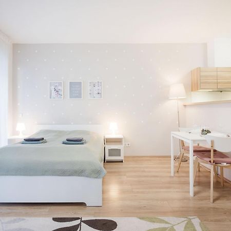 The Chic Crib With Balcony Daire Budapeşte Dış mekan fotoğraf