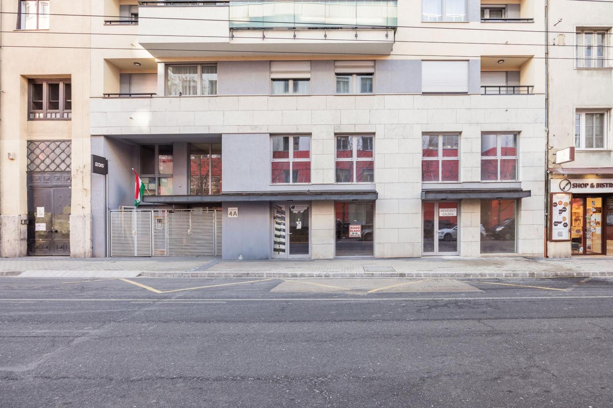 The Chic Crib With Balcony Daire Budapeşte Dış mekan fotoğraf